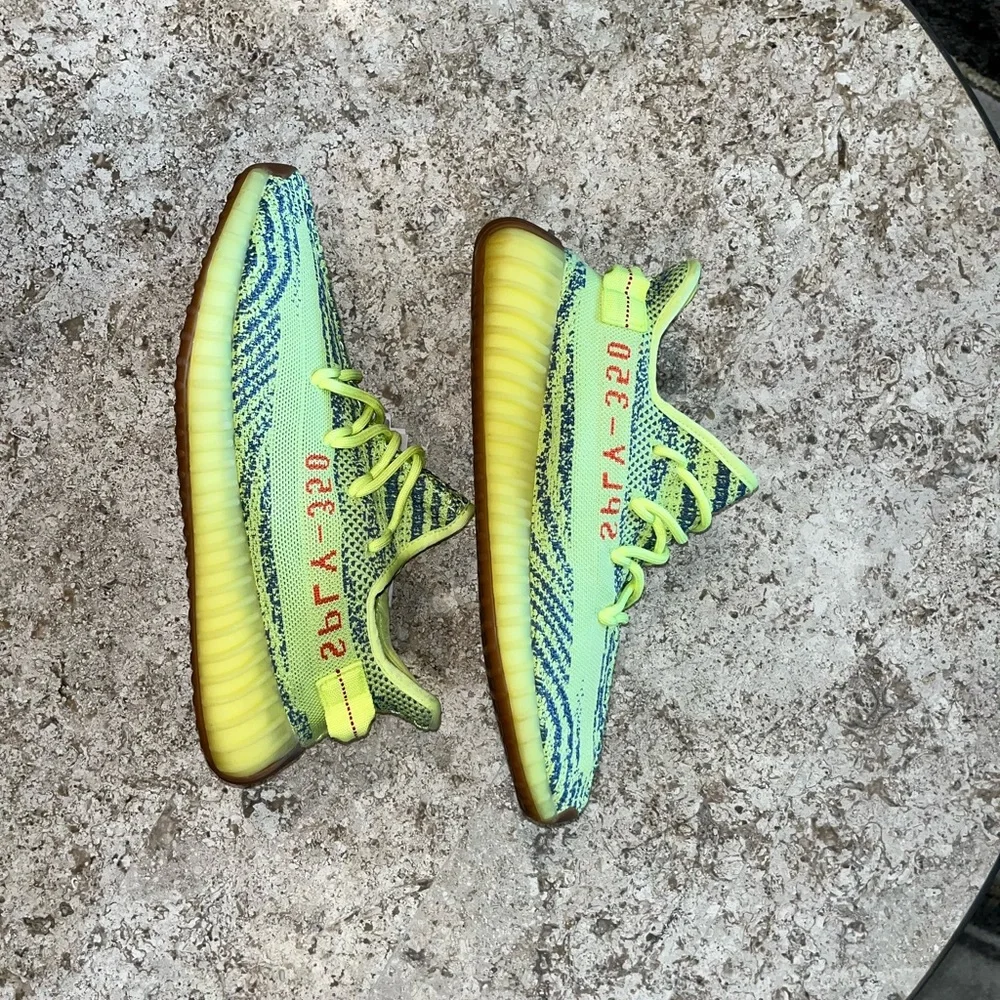 2017 Like-New Condition Yeezy Boost SPLY 350 V2 'Semi Frozen Yellow' size 10